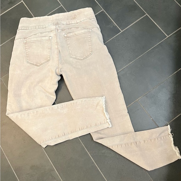 Lola Mid-rise Ankle Jean size 31/10. Washed Taupe/gray color. Julia MR - Picture 3 of 9